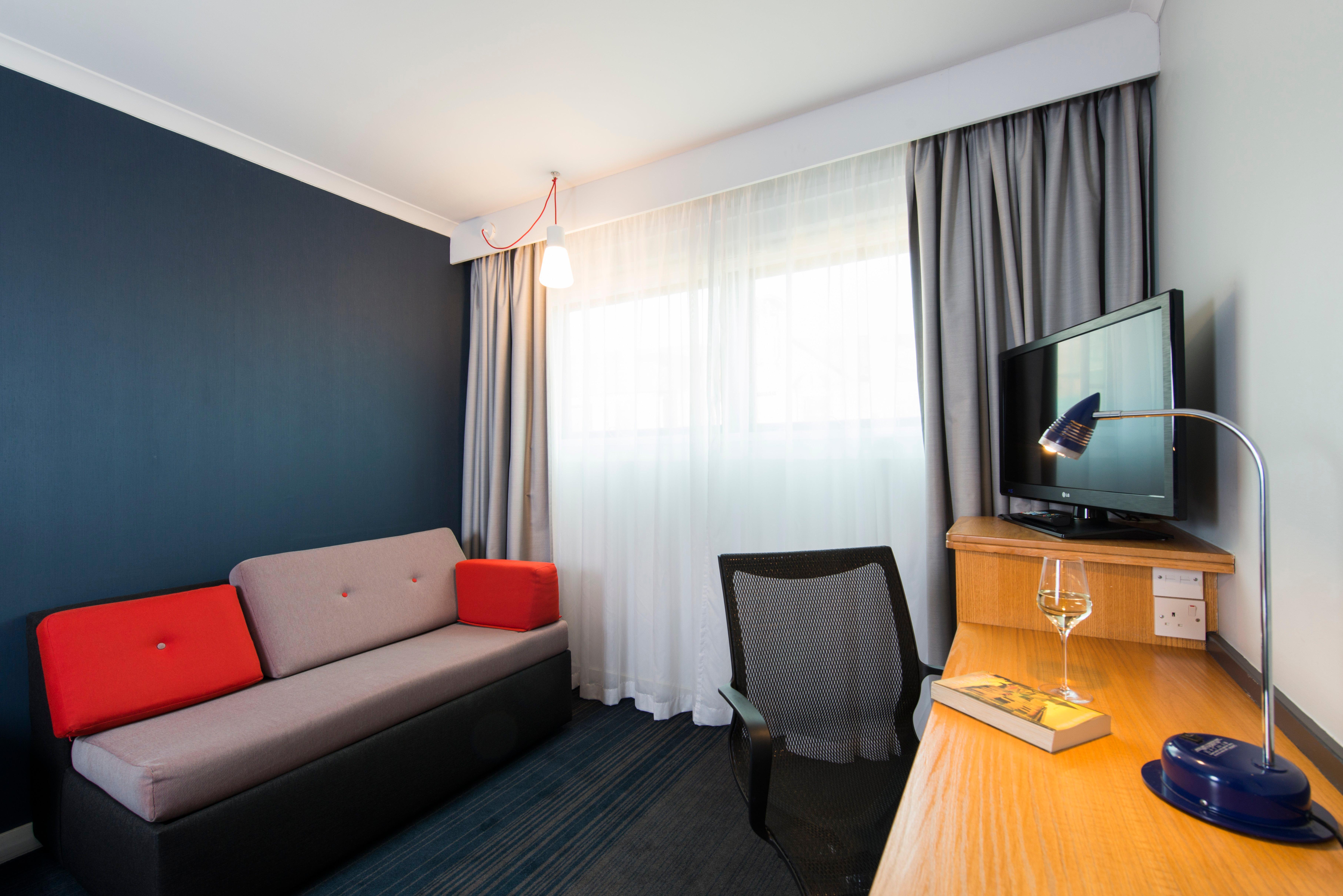 Holiday Inn Express Derby Pride Park By Ihg Exterior photo