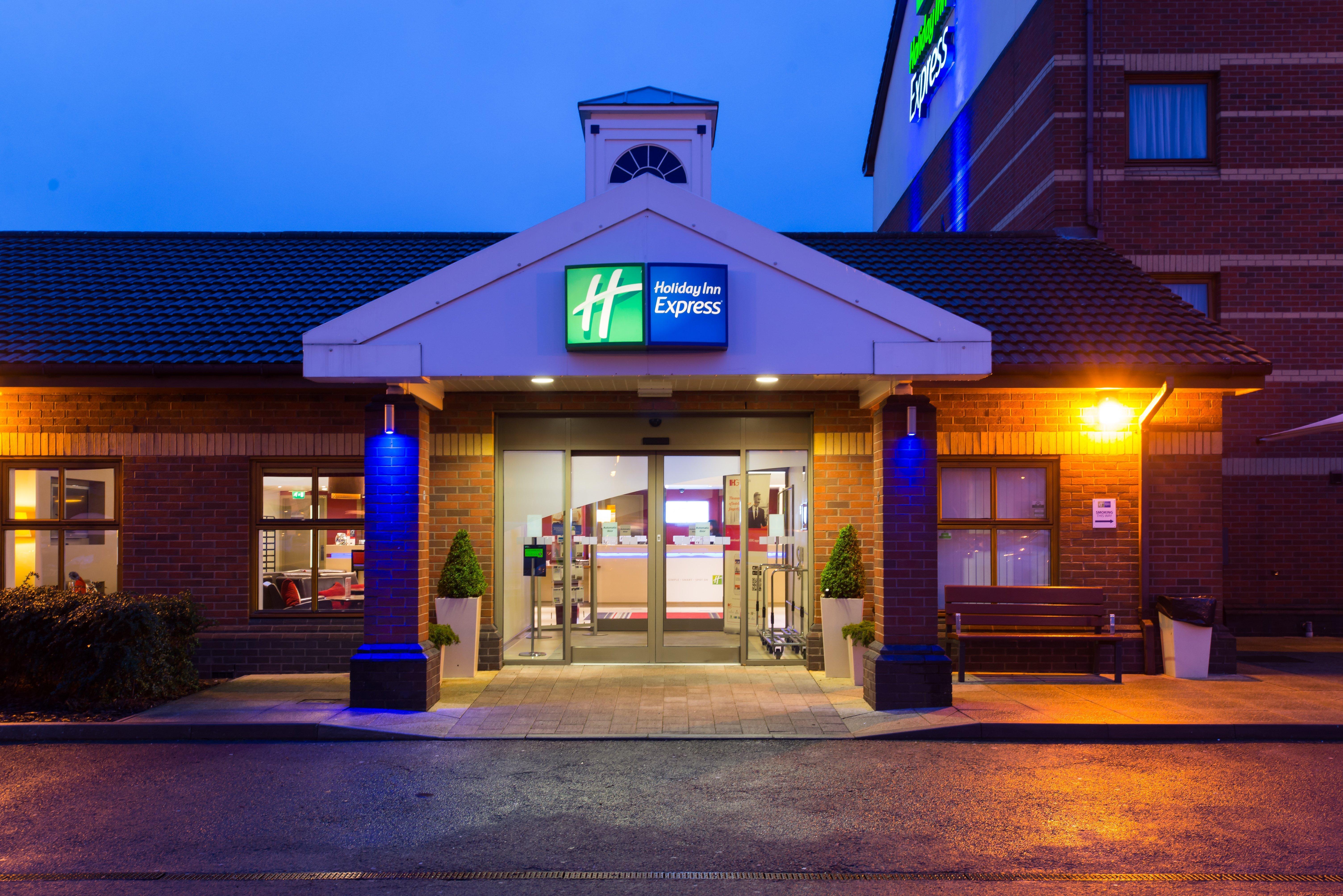 Holiday Inn Express Derby Pride Park By Ihg Exterior photo