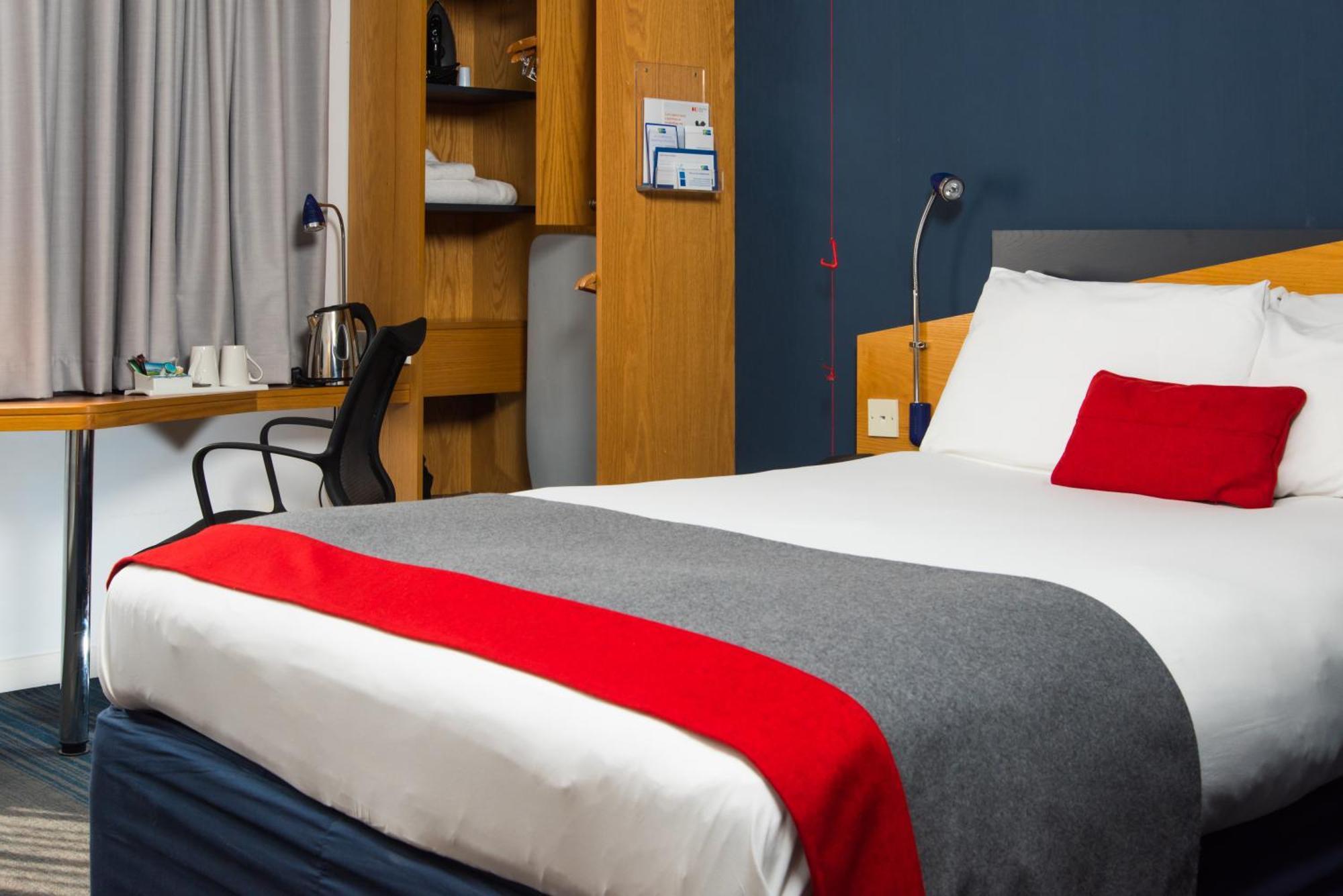 Holiday Inn Express Derby Pride Park By Ihg Exterior photo