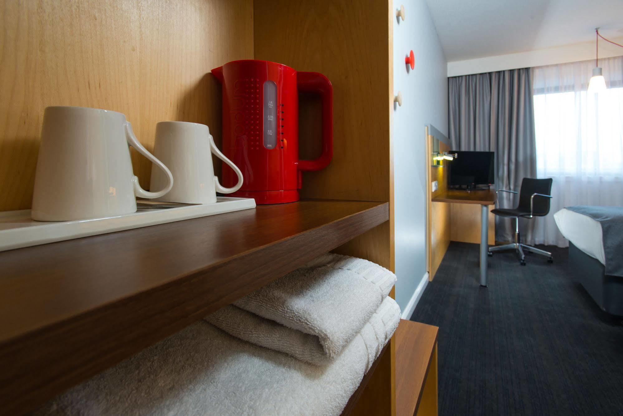 Holiday Inn Express Derby Pride Park By Ihg Exterior photo